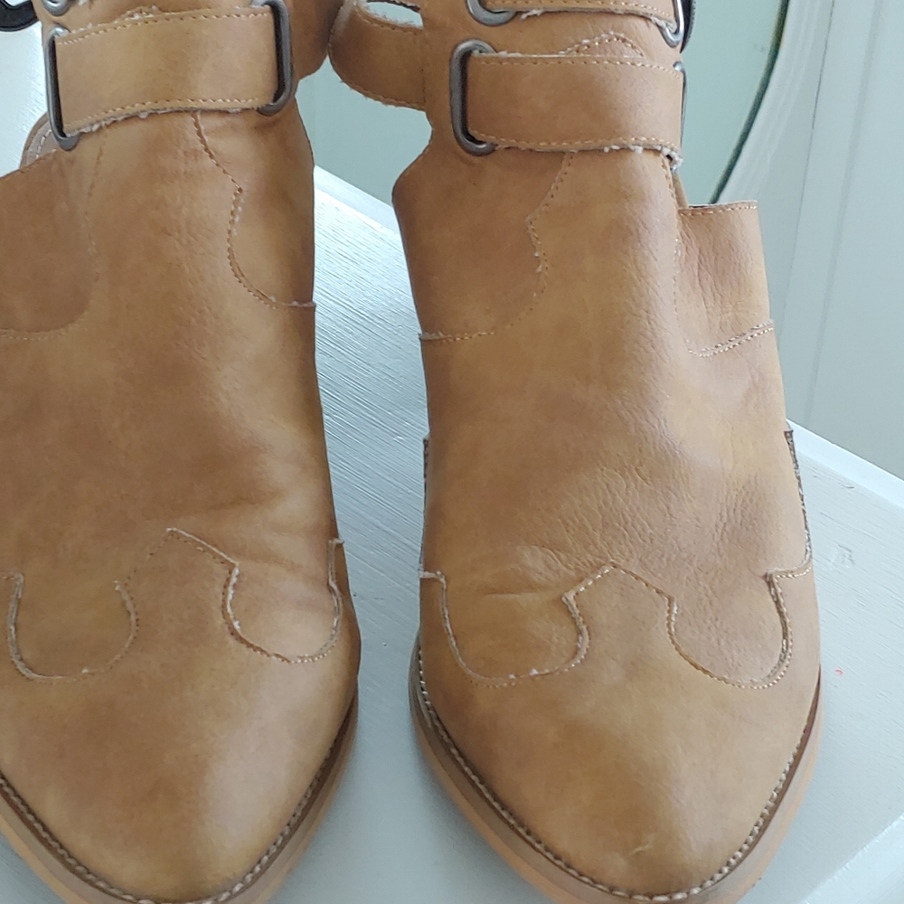 Stylish Tan Women's Ankle Boots